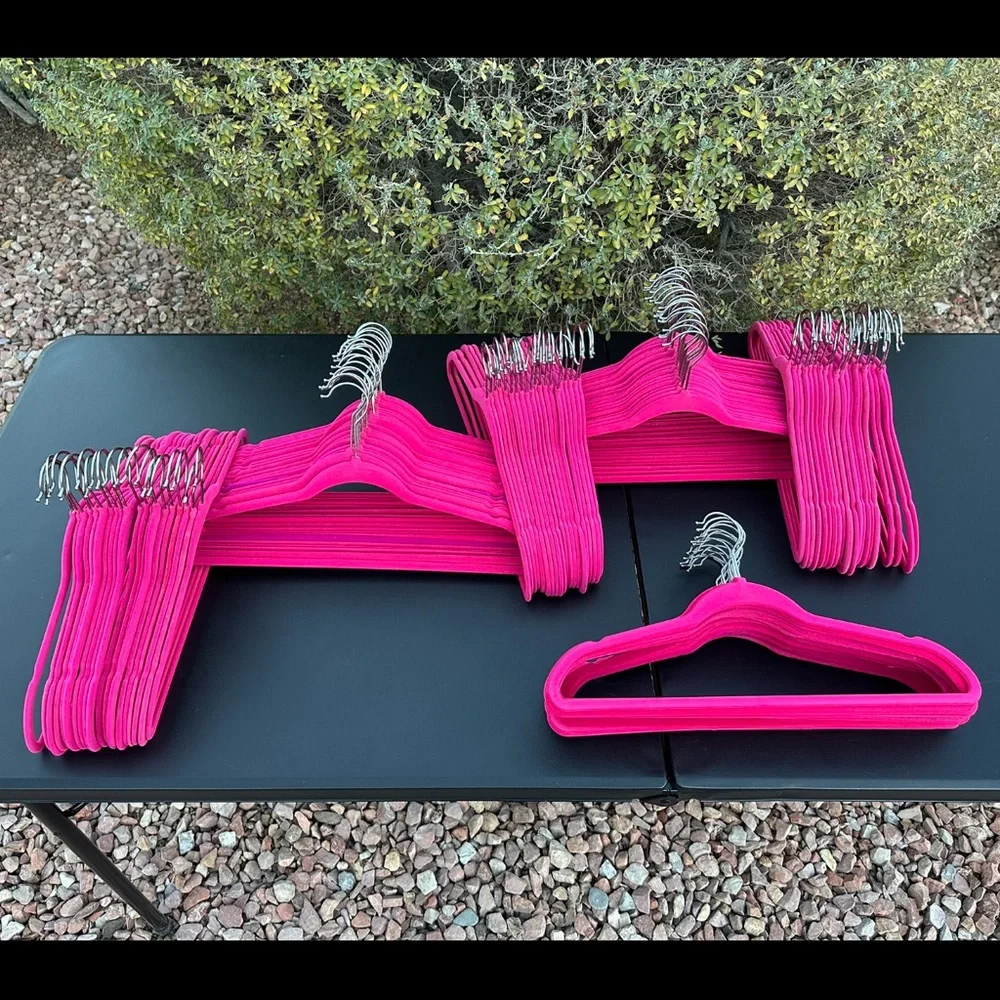 Velvet heavy duty Hangers set of 114 count, used in good condition.